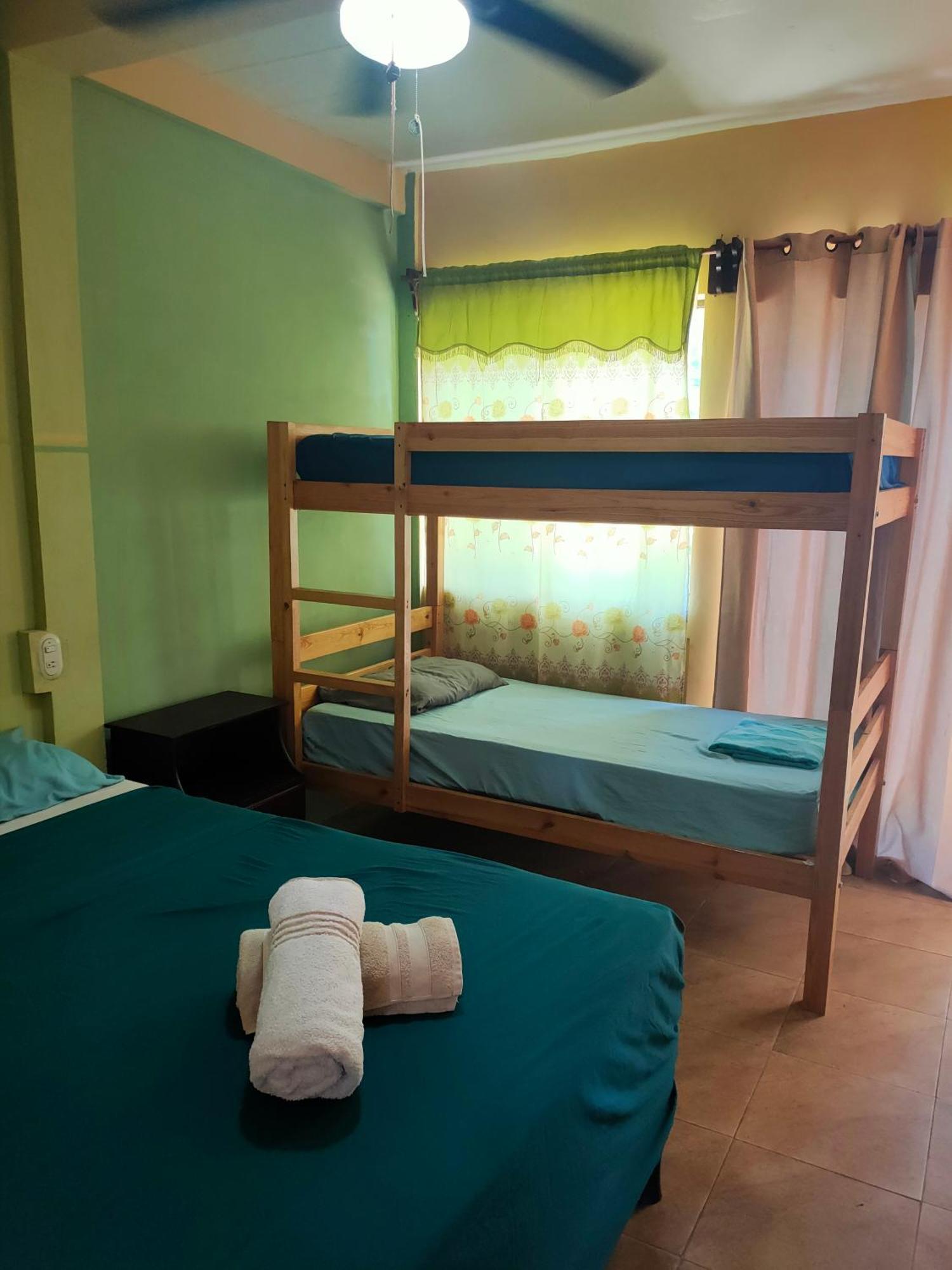 Guesthouse Island Escape South End Δωμάτιο φωτογραφία